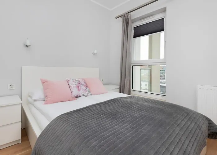 Spacious Apartment Aleja Rzeczypospolitej With Balcony By Noclegi Renters