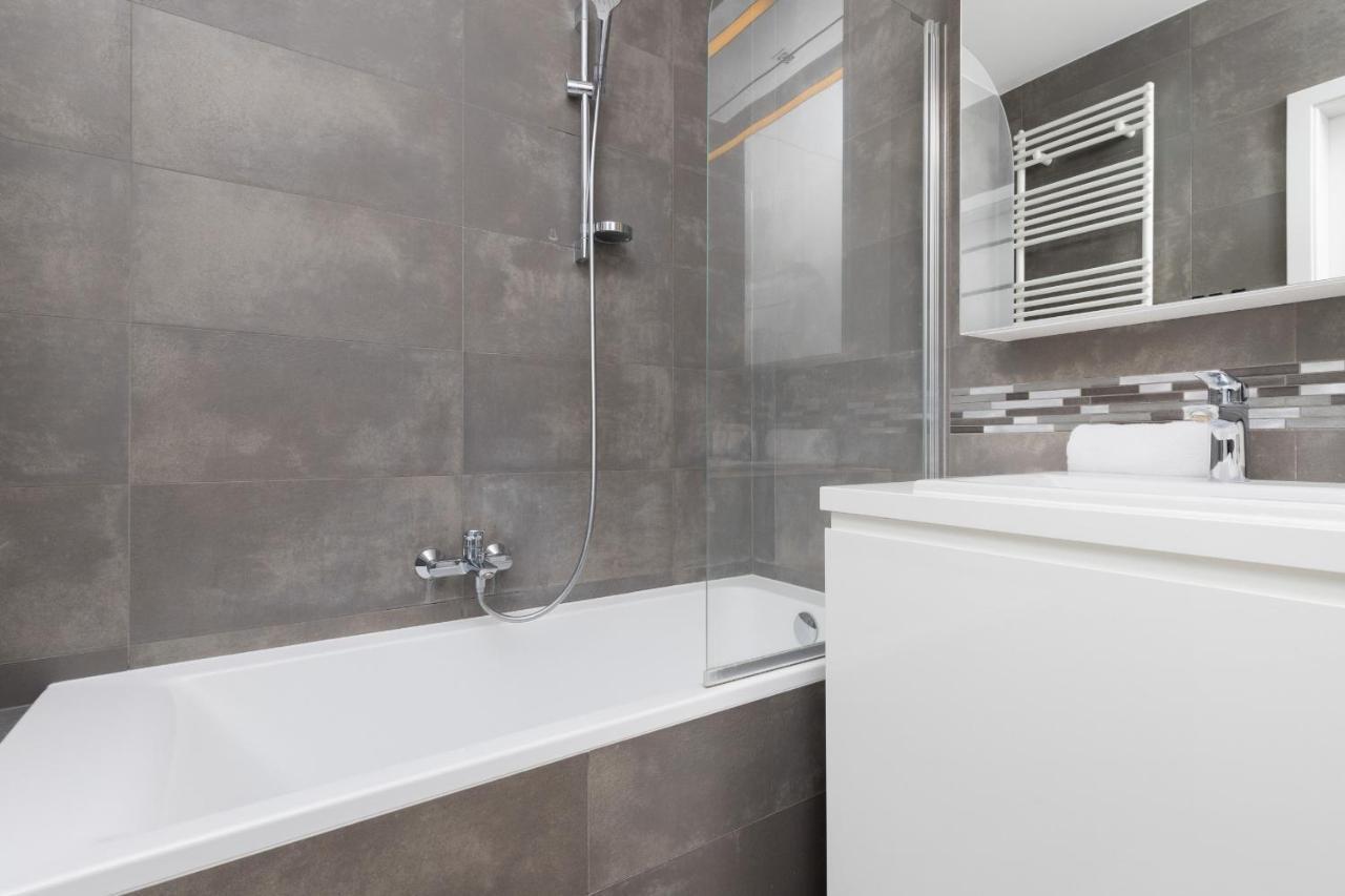 Apartament Spacious Aleja Rzeczypospolitej With Balcony By Renters *