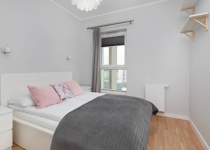 Spacious Apartment Aleja Rzeczypospolitej With Balcony By Noclegi Renters