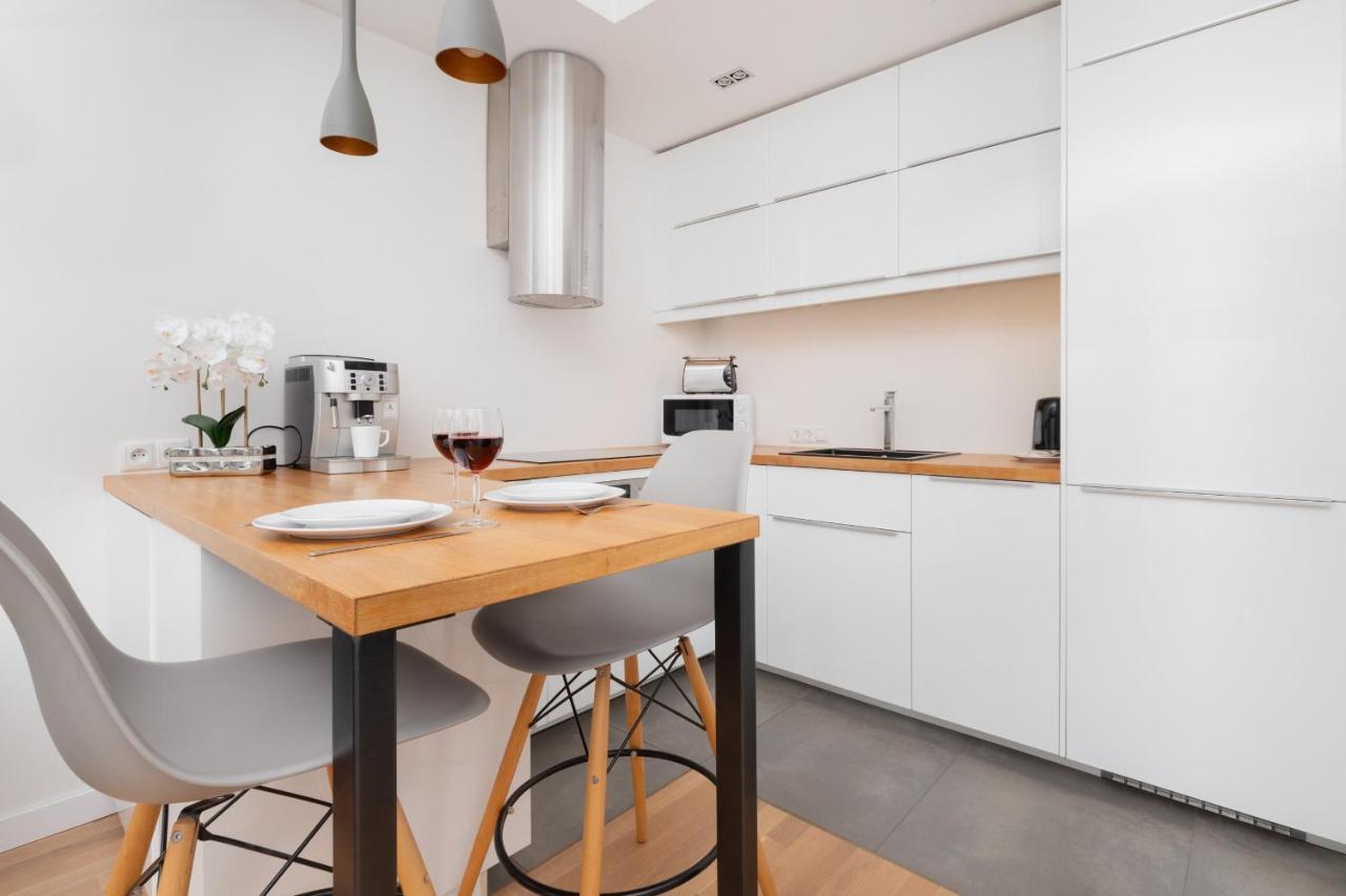 Spacious Aleja Rzeczypospolitej With Balcony By Renters Apartment Gdansk