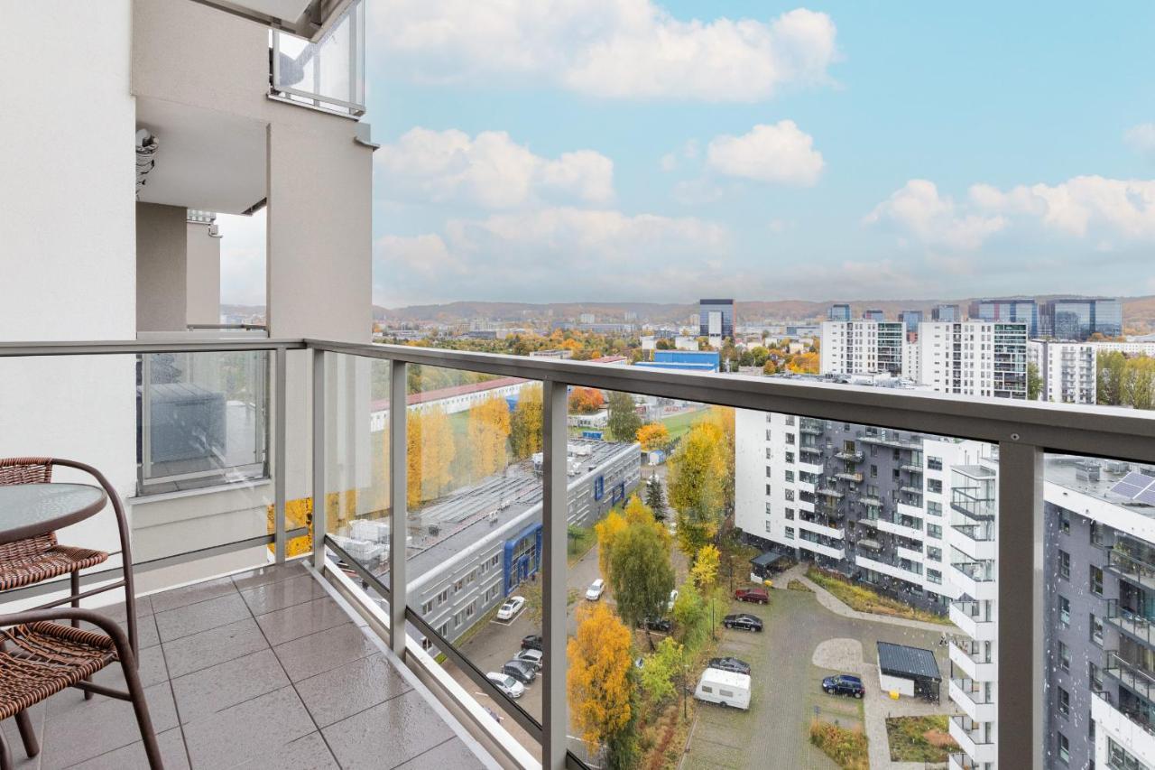 Spacious Aleja Rzeczypospolitej With Balcony By Renters * Gdansk